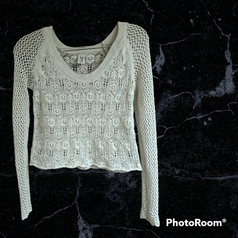 IS 2 Crochet Crop Top Long Sleeve